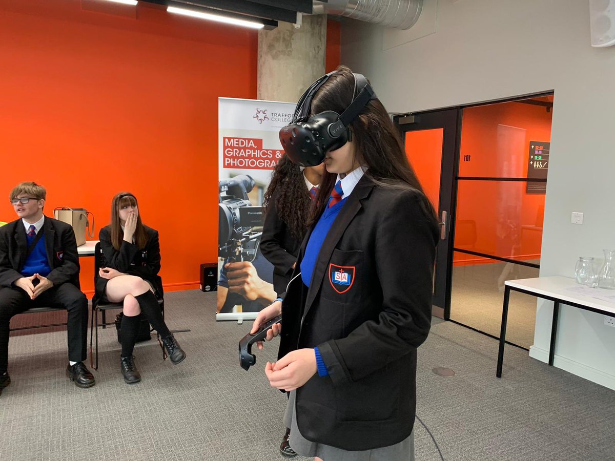 McrDig's tweet photo. #GMDigitalSkillsDay gets seriously cool as students from @stantonyscc get to try out #VR headsets as we encourage more young people to #DoSomethingDigital https://t.co/l74BPVRaXA