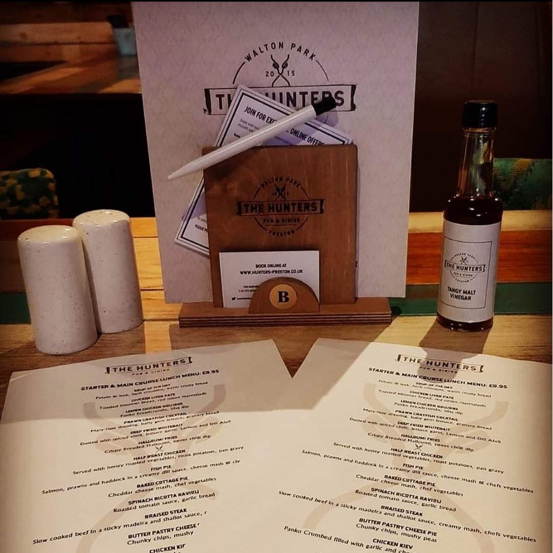 HoldersMenu's tweet photo. Top Pub Seller!
.
This is one of our most popular products for bars and pubs. Simple in design to hold menus of a variety of shames &amp; sizes and with an engraved table number or symbol. Plenty of space to be personlised with your brand logo, 
.
The Guildford in Medium Oak. https://t.co/FrYs83VB4l