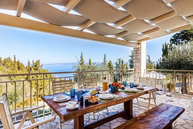 VillasMuscalas's tweet photo. Enjoy your breakfast! ☀️ #villasmuscalas #villaeliana #villapetra #summer #in #greece #paxosisland #ioniansea #breakfast #pool #enjoy #the #sun #infinityblue https://t.co/LHZFPo4Nex https://t.co/cSRaIeFfLH