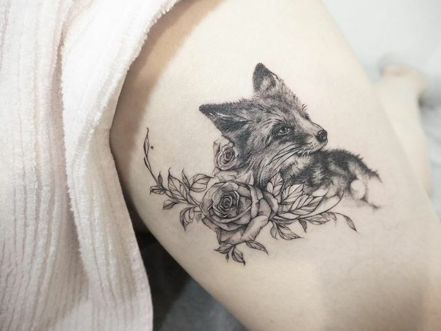 oo8686oo's tweet photo. 狐×薔薇 ＊３ｈ

#fox #foxtattoo #flowertattoo #rosetattoo #art #tattoo #solidink #osaka #osakatattoo #大阪 #くろこ #タトゥー #彫師 #女性彫師 https://t.co/J37q9CJdbi https://t.co/yq5y4D05Pv