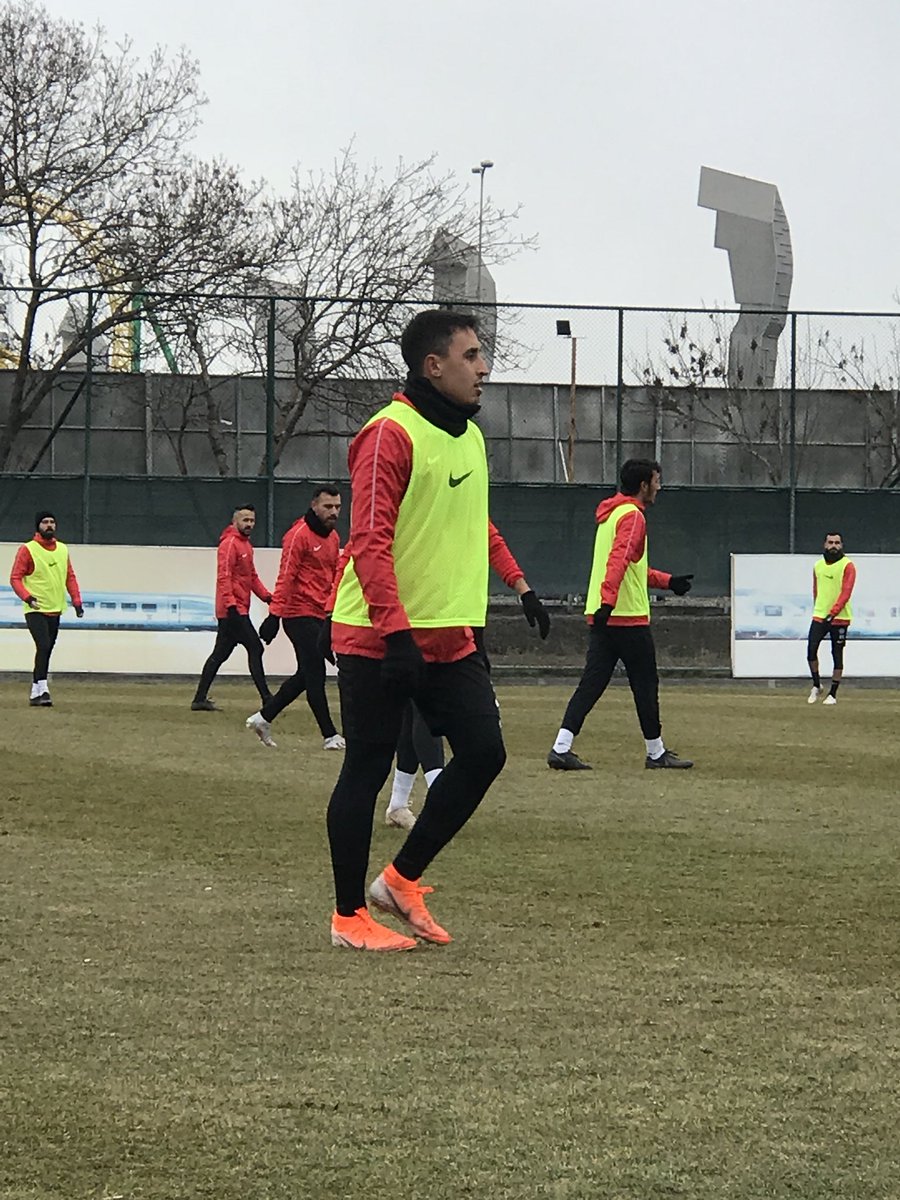 Takımımız, hafta sonu yapacağı karşılaşmanın hazırlıklarına tüm hızıyla devam ediyor.