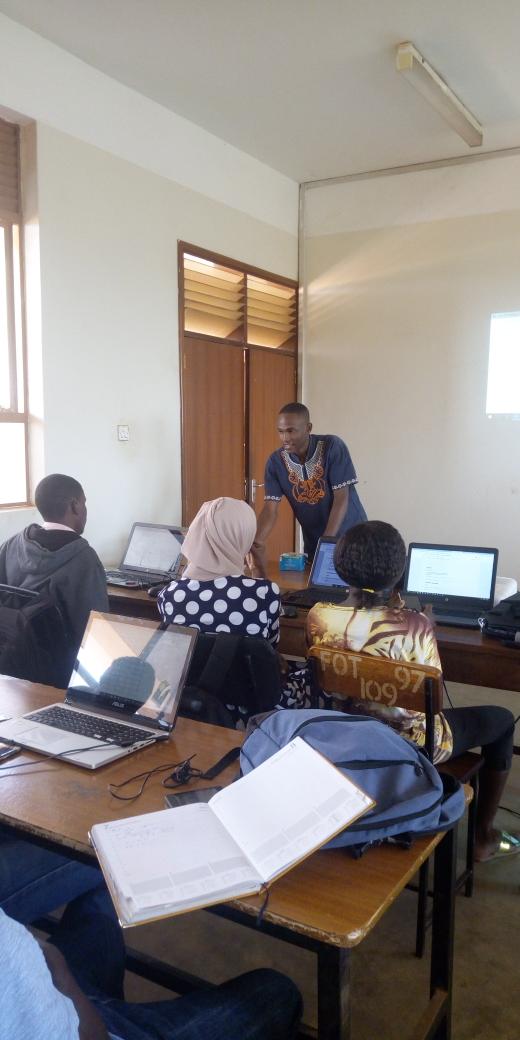 henryreagan8's tweet photo. @BuyungoJesse sharing to @MakerereU Geomatics students about his lessons from @naamii_nepal's second #AIwinterschool that was held in December 2019 in Pokhara, Nepal. https://t.co/HMEi533frm