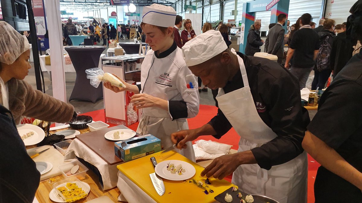 Venez rencontrer les professionnels des métiers de bouche au salon de l'orientation et des métiers au Parc expo de Rouen. C'est jusqu'à samedi soir. Pour vous former c'est le moment 
 #rencontres #recruteur #formation #emplois