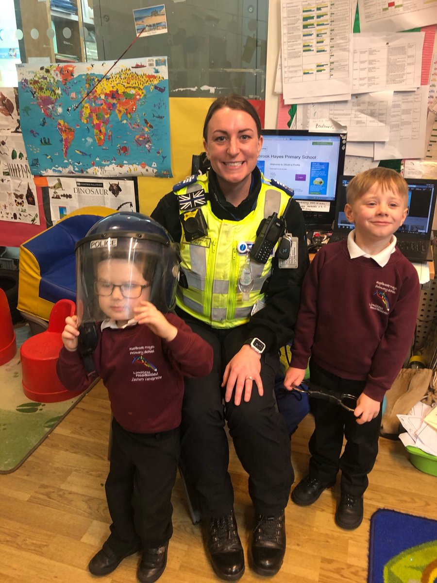 PCSO Liz Dale-Fabulous morning at Redbrook Hayes Community Primary school in Rugeley. Nursery &amp; Reception children have all learnt about the Police and how we help people in our community 👍 👮🏼‍♀️ 👮🏻‍♂️ 🚔