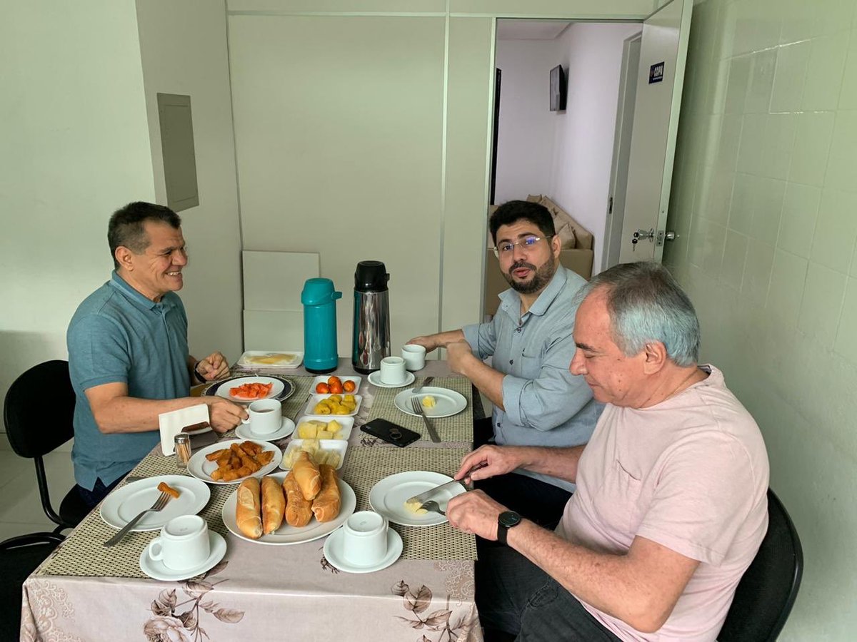boscosaraiva's tweet photo. Café com os amigos @hissa_abrahao e delegado Chicre Neto. para conversar sobre as demandas do nosso querido Amazonas!
.
.
.
#AmazonasNoCongresso #Amazonas #Manaus #politica #HissaAbrahão #café #bomdia #BoscoSaraiva #DeputadoFederal https://t.co/7bOmgfUo0T