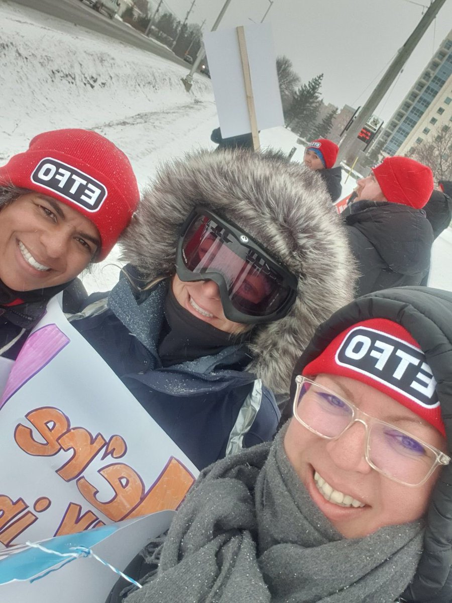 beenawon's tweet photo. 83 000 STRONG! #ETFOstrong #ETFOpride #ETFOeducators #cutshurtkids #LimestoneLocal #D27OSSTF https://t.co/BmrL6YIPy7