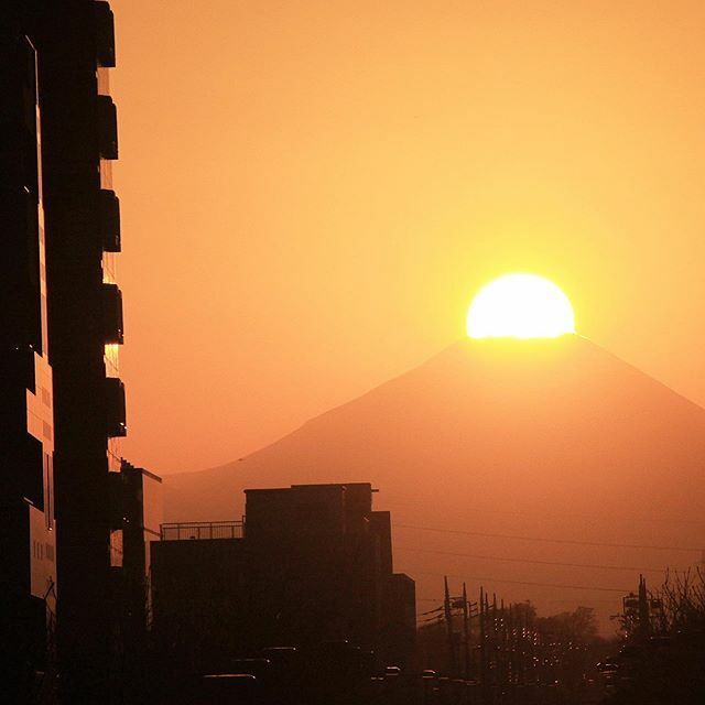 wkrhtndk's tweet image. 日没や、腕立て腹筋、3セット
.
#sunset #3set
#日没 #サンセット #3セット
#ダイヤモンド富士
.
#富士見テラス #東久留米市
.
#俳句でなければ和歌でもない