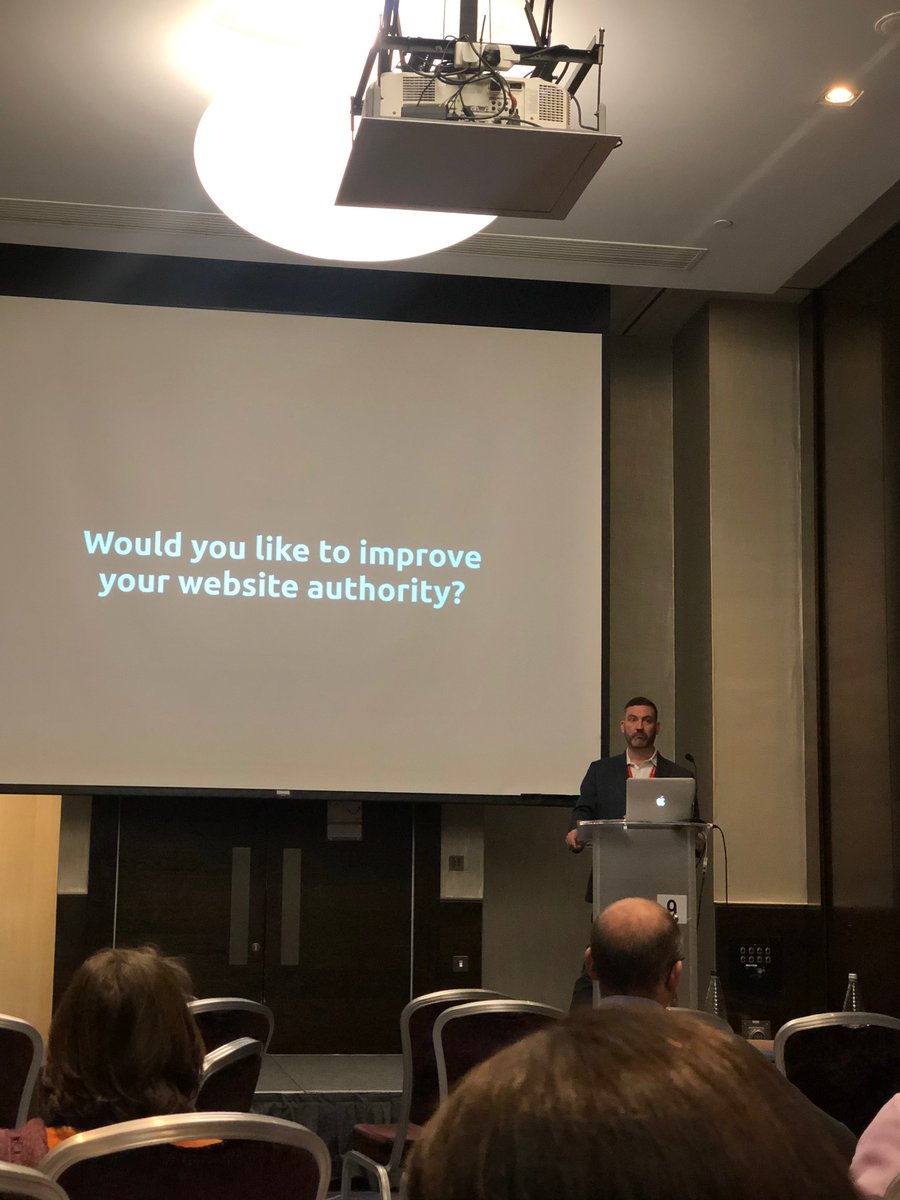 Luke Simmons from <a href="/lvmediahub/">LV Media Hub</a> delivering a great session on chatbots at #eukconference from <a href="/englishuk/">English UK</a>