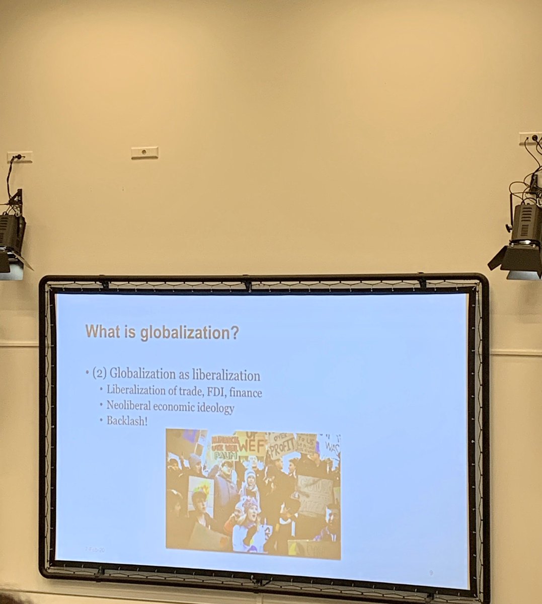 Very pleasant surprise in today’s lecture of International Relations, on globalization &amp; the state. Proud of <a href="/lucrohan/">Lúcás Rohan</a> and other <a href="/YouthForumCh/">Youth Forum Switzerland</a> members! Keep it up!