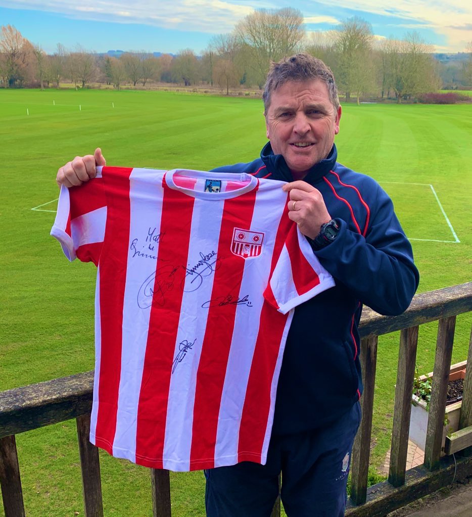 LifeOfASaint85's tweet photo. Big thanks to #JasonDodd for his time today ... Interview done for #LifeOfASaint & heโs added his signature to the shirt.
Remember one of you will win it when we get to 500 followers ... Make sure your following @LifeOfASaint85 & RT ๐ดโช๏ธ๐ด Only 150 followers to go! https://t.co/uuqTDRCeh1