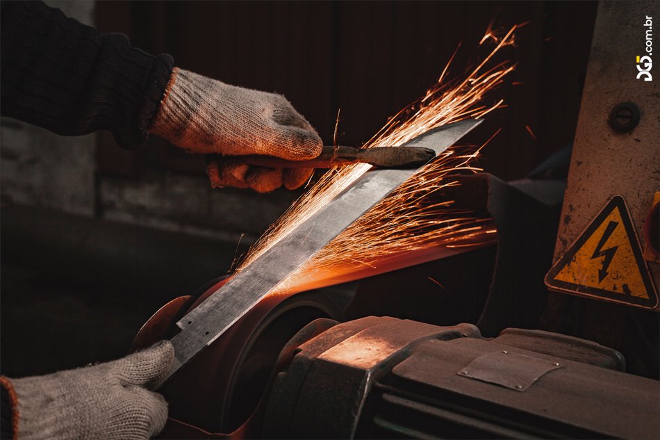 dg5comunicacao's tweet photo. Para terminar a semana com chave de ouro, confira algumas imagens, que foram feitas pela equipe DG5, para o catálogo de produtos da marca Facas Gaúcha. 🔪👏 https://t.co/aBicup3ueH