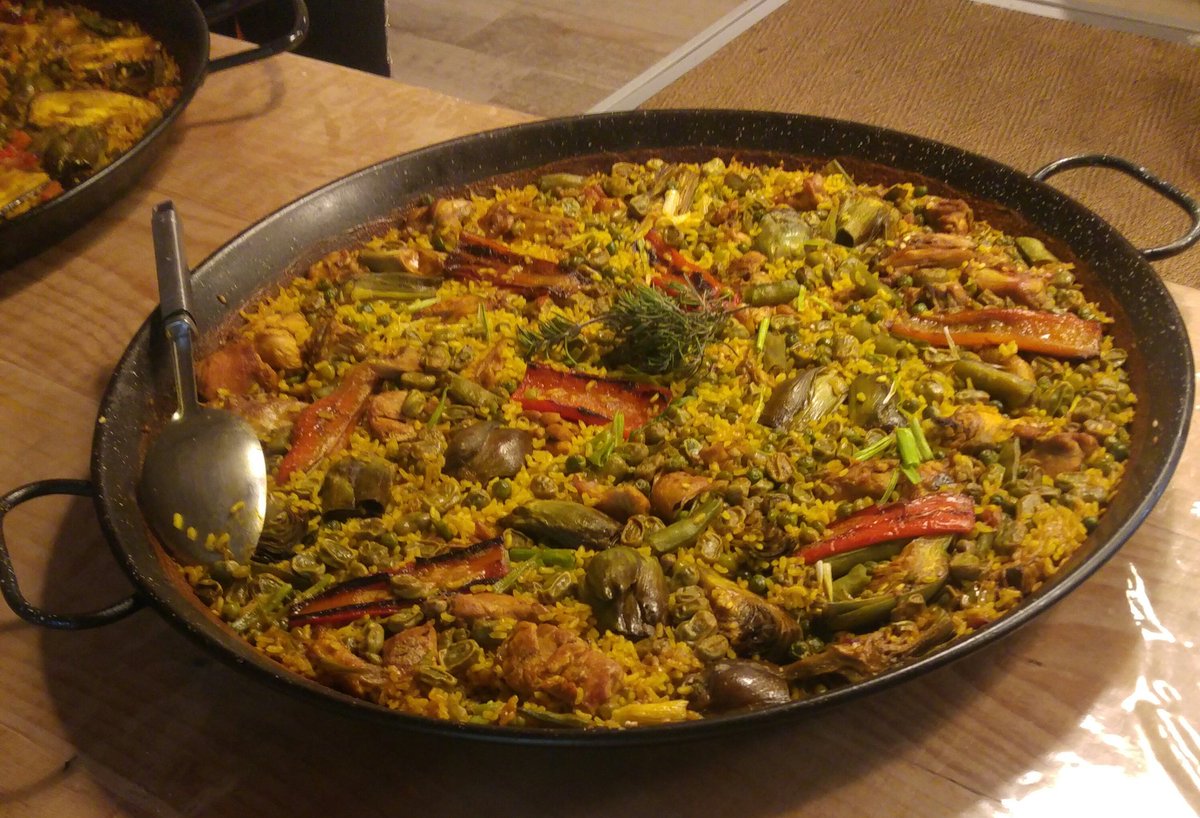 SoleDeEsteban's tweet photo. Paella is a Thursday dish in Catalunya, and Sunday for valencians. But if you are in @TransmitScience course paella is for Friday! #TScourses #IamTransmittingScience https://t.co/IMyJXXNzq8