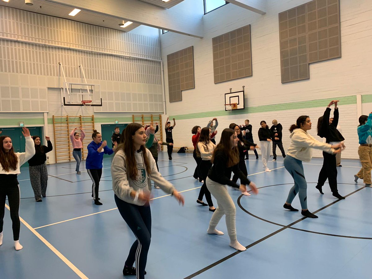 INS_Vidreres's tweet photo. Avui hem començat el dia amb una classe de Asahi #exchangingexperiences https://t.co/NGuzOkRl3u