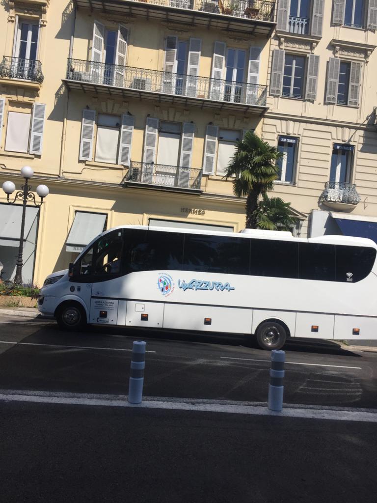 midi_bus's tweet photo. Midi-bus in the France!🇫🇷🇫🇷 Bus seen on the streets of Nice!📸📸 Thank you for your trust! 🤩

#iveco #daily #50c18 #vip #luxury #reis #travel #bus #minibus #midibus #premier https://t.co/2BEykVxMbH