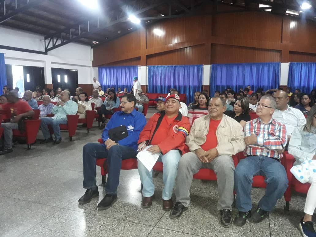 jlberroteran's tweet photo. Tenemos que consolidar este proceso revolucionario. Somos protagonistas de este momento histórico, el más importante después de la independencia de Venezuela.  
@NicolasMaduro @dcabellor @CesarTrompizVEN 
@viejofrang https://t.co/DUv3zVrRhw