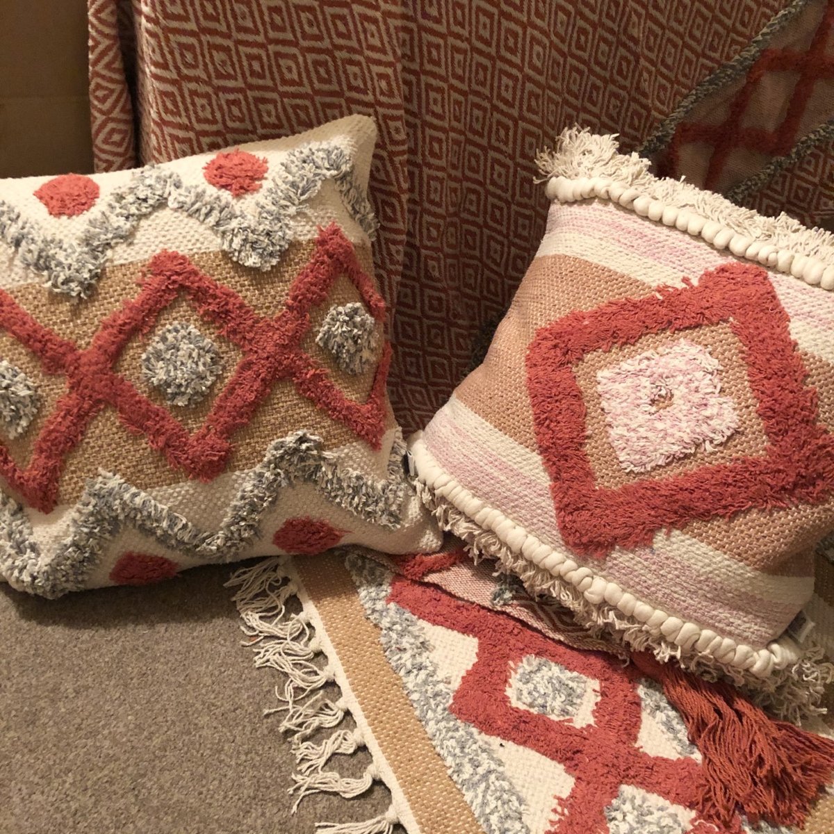 FILL YOUR HOME WITH LOVE **10% OFF**⁠
⁠
Thinking about adding some new furnishings to your home? From cushions, to throws, to rugs - our new collections can refresh your interiors. ⁠

Shop now: etsy.com/uk/shop/LoisJa…

#interiors #interiors123 #interiors125 #homeinteriors