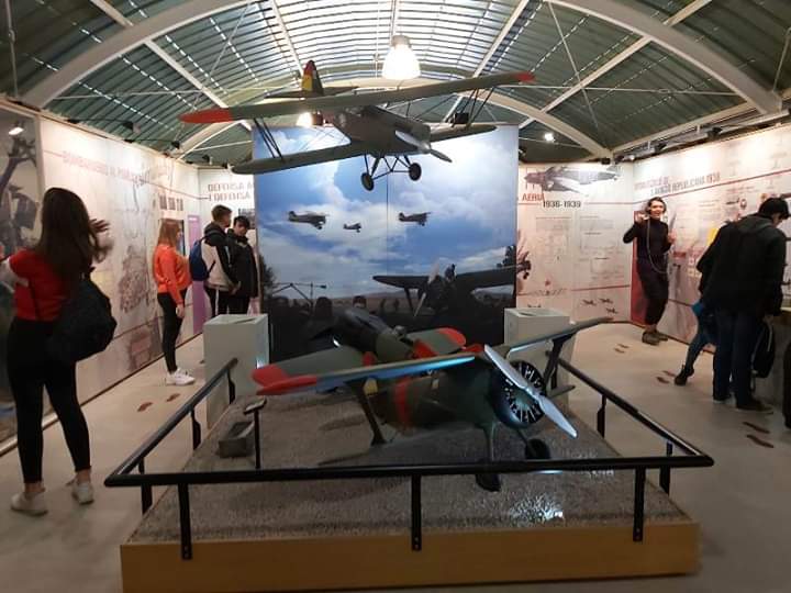 cesub_subirats's tweet photo. Els dies 4 i 5 de febrer els alumnes de 4t d'ESO de @eintermunicipal van descobrir des de l'assignatura d'Història Contemporània. Primer el #ciudeb #ultimadefensadebarcelona, trinxeres recupeades a #elpago passant a #ciarga a #santamargaridaielsmonjos per conèixer els refugis. https://t.co/Ppyq4n8Wjm