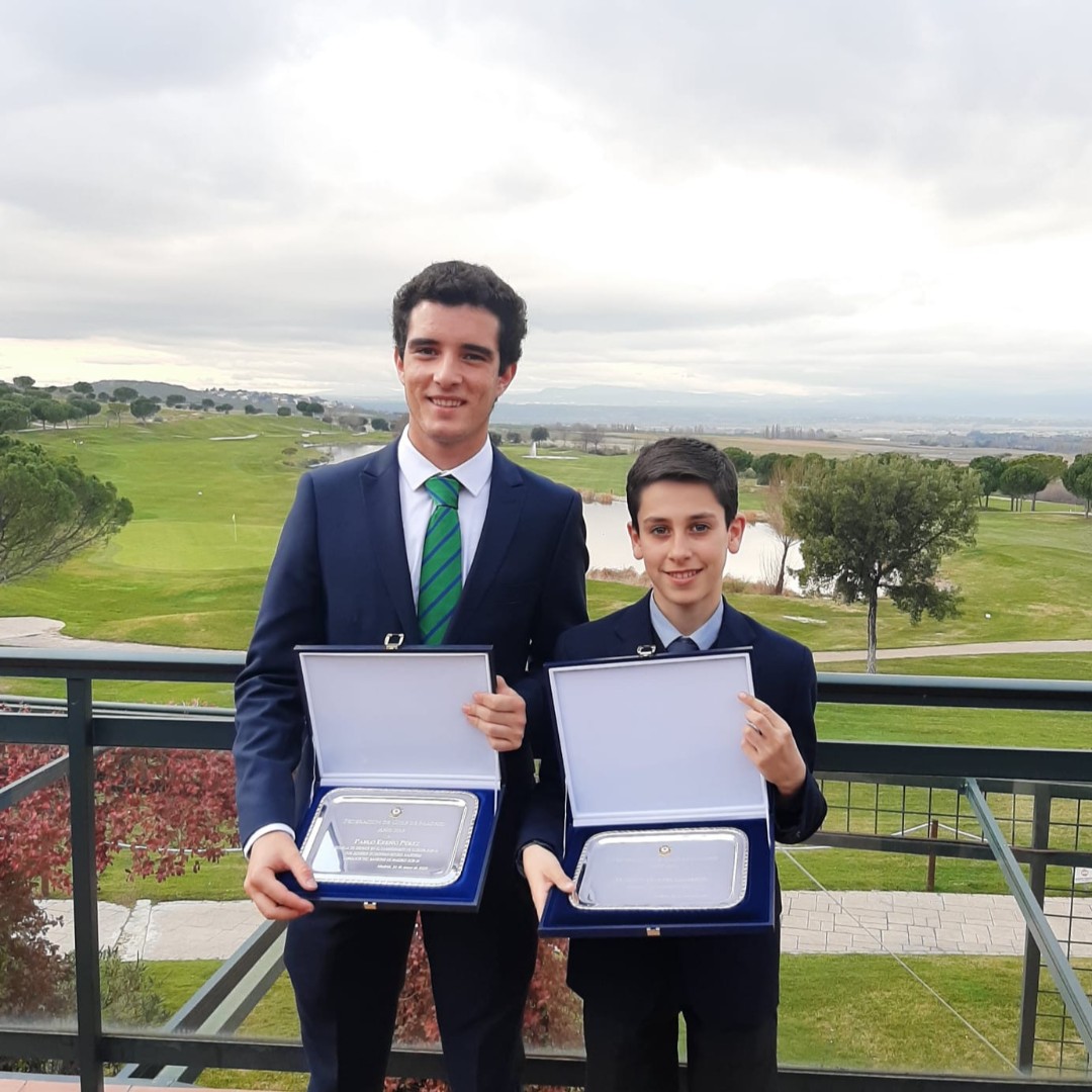 La Federación de Golf de Madrid homenajeó en su gala anual a Pablo Ereño y Marcos Martel por sus triunfos durante 2019. Nos sentimos muy orgullosos de que formeis parte de nuestro equipo ¡Muchas felicidades! #cngmadrid #escuelacng #spaingolf #centronacionalgolf @fedgolfmadrid