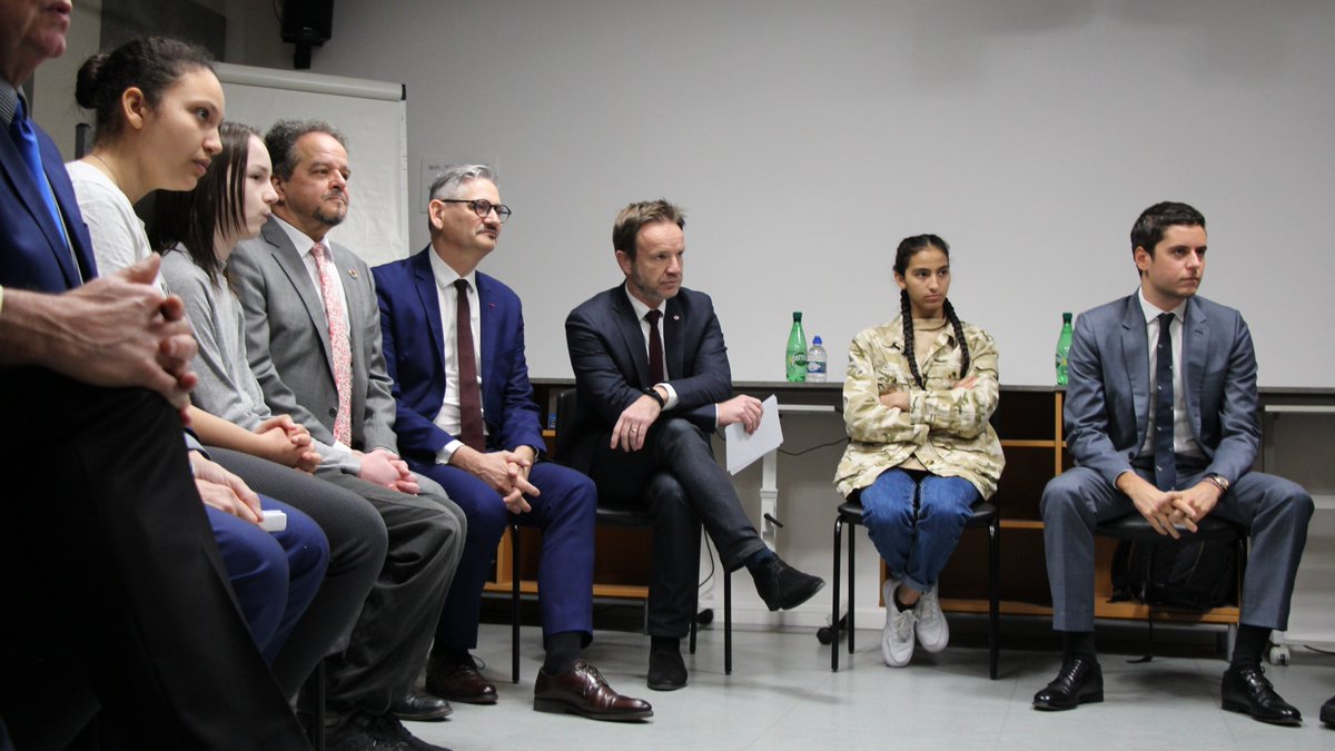 CedricRoussel06's tweet photo. Visite de @GabrielAttal à St-André-de-la-Roche ce matin :
"Casser les barrières est une priorité !"
La promotion de l'égalité des chances et de la réussite de TOUS les élèves est ce qui nous réunis ce matin au sein de l'entreprise RESISTEX.
#QPV #REP+
@Nice_Matin @francebleuazur https://t.co/FoXNnwgIGn