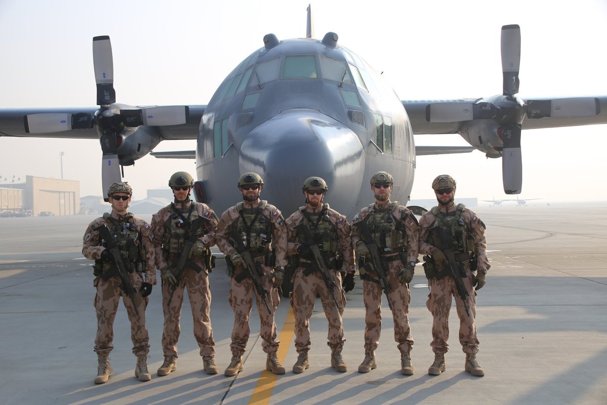 ObranaTweetuje's tweet image. Pět let chránila jednotka „Strážných andělů“ lektory budoucích pilotů a techniků vzdušných sil afghánské armády. Poslední Guardian Angels tvořilo 21 vojáků – např. #22zVL, #31prchbo, #71mpr či #Hradnistráž. Po půl roce se z #mise @ResoluteSupport na základně v Kábulu vrátili domů