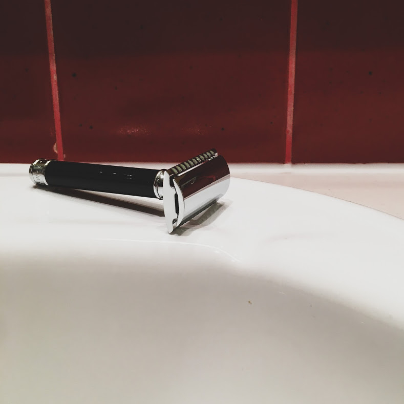 🎩Gentlemen get ready for the weekend. ⁠
⁠
The MÜHLE R106 is a classic and stylish looking razor that gives you better control for a more efficient shave when compared to modern-day multi-blade razors. ⁠

blakenblade.com/product/muhle-…
⁠
#muhle #safetyrazor #simplybettershave