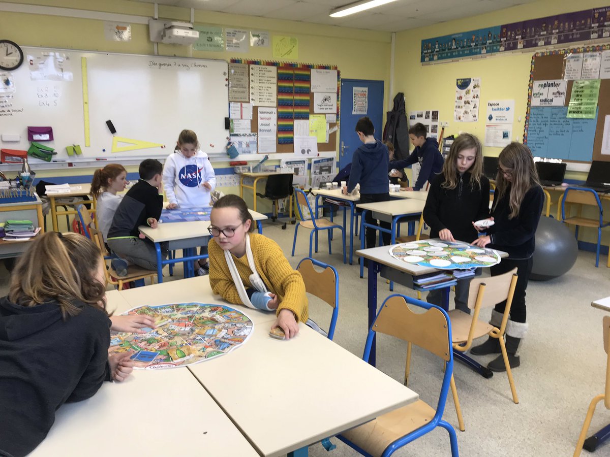 ce2cm_bil's tweet photo. Éléa de communauté de commune est venue dans notre classe pour nous sensibiliser au recyclage des déchets. Nous avons fait 4 ateliers de jeux. https://t.co/OSz6dUyuw1