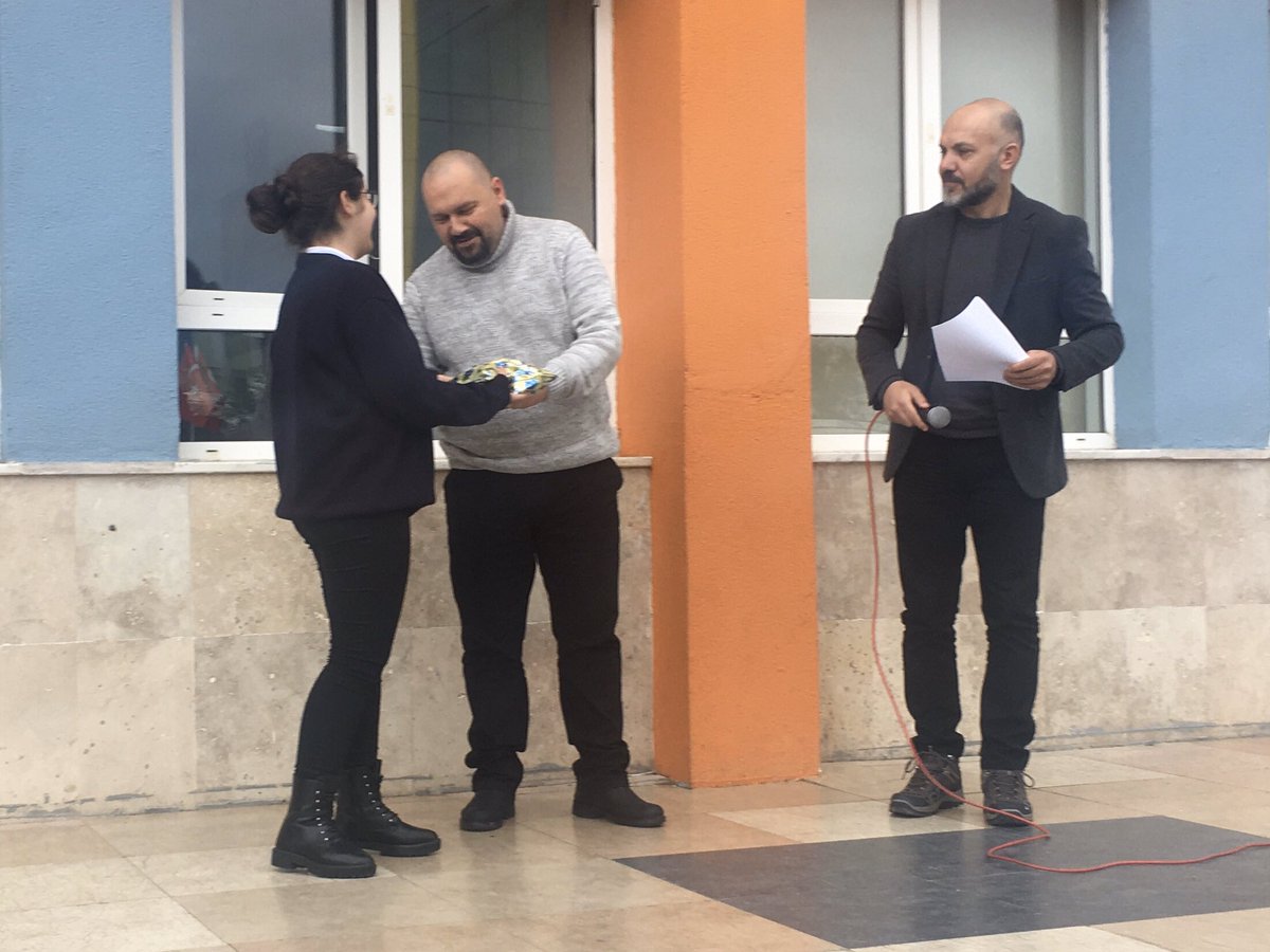 o_pirireis's tweet photo. Çanakkale Savaşının 105. Yıl Dönümü için düzenlenen yarışmalarda, Kompozisyon dalında Tuzla İlçemizde, 3. Olan, 7A sınıfı öğrencimiz Gizem Durak’ı tebrik ediyoruz. Başarılarının devamını diliyoruz. https://t.co/krA7K2icrQ