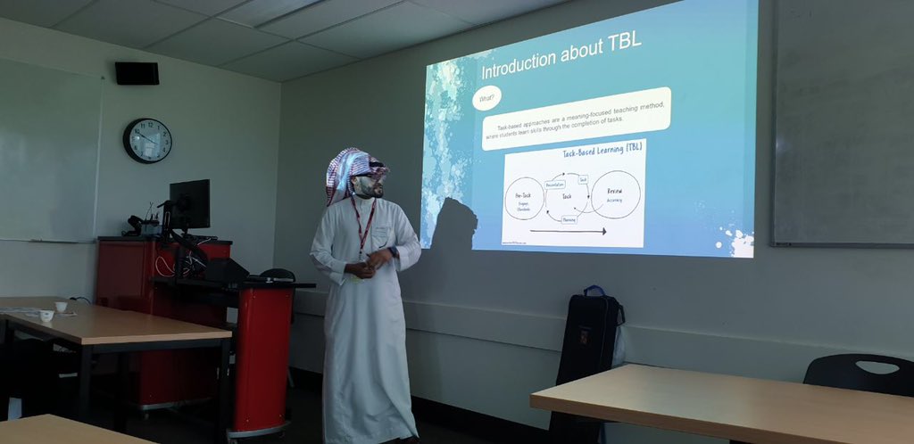 بعد مناقشة مشاريع التخرج في الصباح ،
احتفل مبتعثو برنامج #خبرات٣_جامعة_جريفيث بالتخرج برعاية سعادة الملحق الثقافي د.هشام خداوردي. 
يسرنا مشاركتكم مقتطفات من الاحتفال تحت هذه التغريدة.
#خبرات٣
 #Griffith