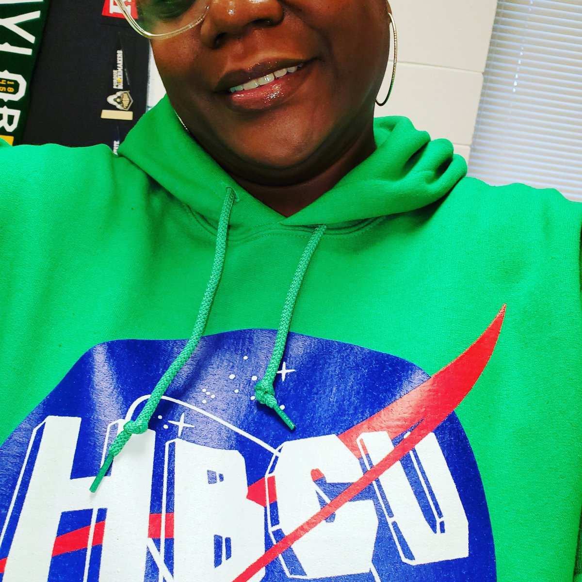 SoulFireReader's tweet image. Always promoting HBCU's!!! I am partial to one in particular though! I Love @FAMU_1887 #FAMU4LIFE #FALL99 #McGUINNHall 🐍🐍🐍