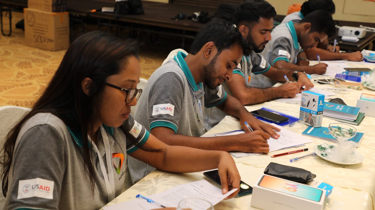 SDJF_lk's tweet photo. An exciting moments in #MediaCorpsLK is collaborating with a partner from a different community to hunt for uncaptured stories. The Fellows today found their partner followed by an evaluation to monitor how it would change their perspectives.
#USAID #IREX #SDJF #iVoiceLK #MoJoLK https://t.co/ttS0seSlT4