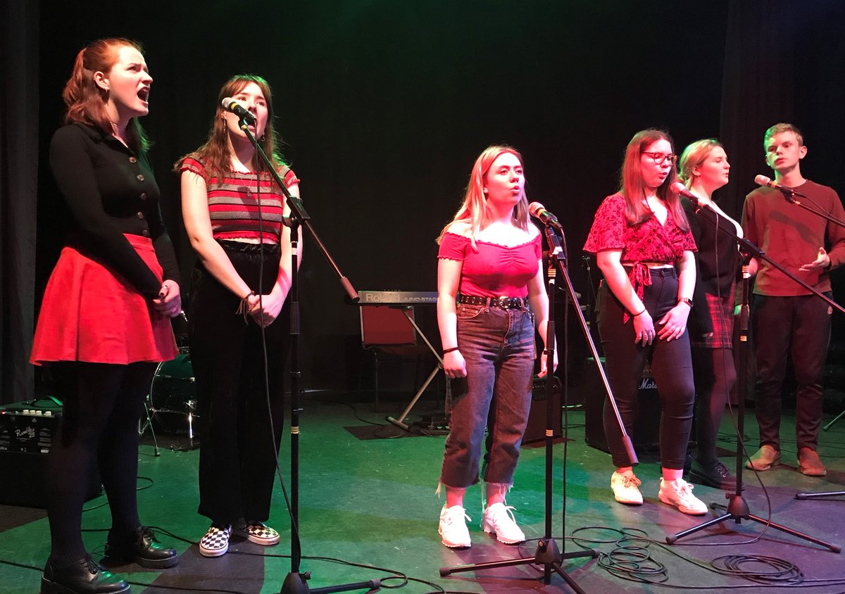 BohuntSchool's tweet photo. 24 talented students performed @bohuntsixth's first-ever live event @PhoenixBordon. #Pop, #rock, #theatre, #folk, #funksoul &amp; #film scores filled the programme. Thanks to Tessa Yr 13 &amp; Hollie Yr 12 who were integral to building a successful night #inspiring @BohuntSchool https://t.co/Fprd8jyIyo