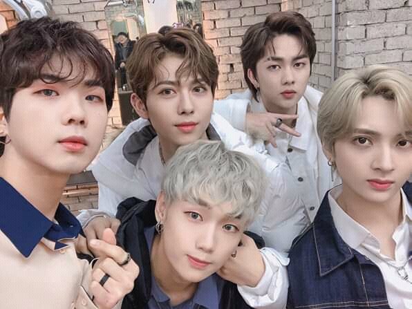 VPop_Tweets's tweet photo. 📣 #D1Verse has just released a special performance video called #CCABE ( #Chỉ_Có_Anh_Bên_Em - #BringItLow ) in Café
Hope everyone will stream for this video n support them, wish their upcoming debut will be a great success 🍀💕❤
©https://t.co/C6T9sFTQNS
#RBW_Vietnam #Vietnam https://t.co/5XMW7f8WxF