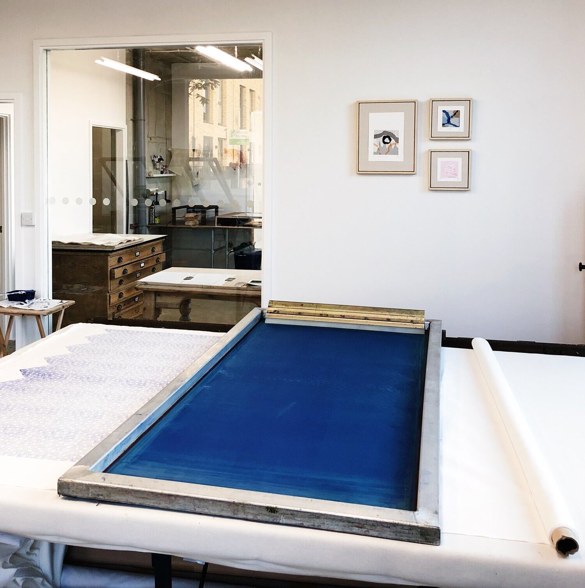 🚨NEW:🚨
10 week Self-directed Screenprint Course, Paper + Fabric w/Lucy Bainbridge. Pursue your own projects with technical support on hand as and when you need it! w: bit.ly/2H5glPQ #screenprint #textiles #paper