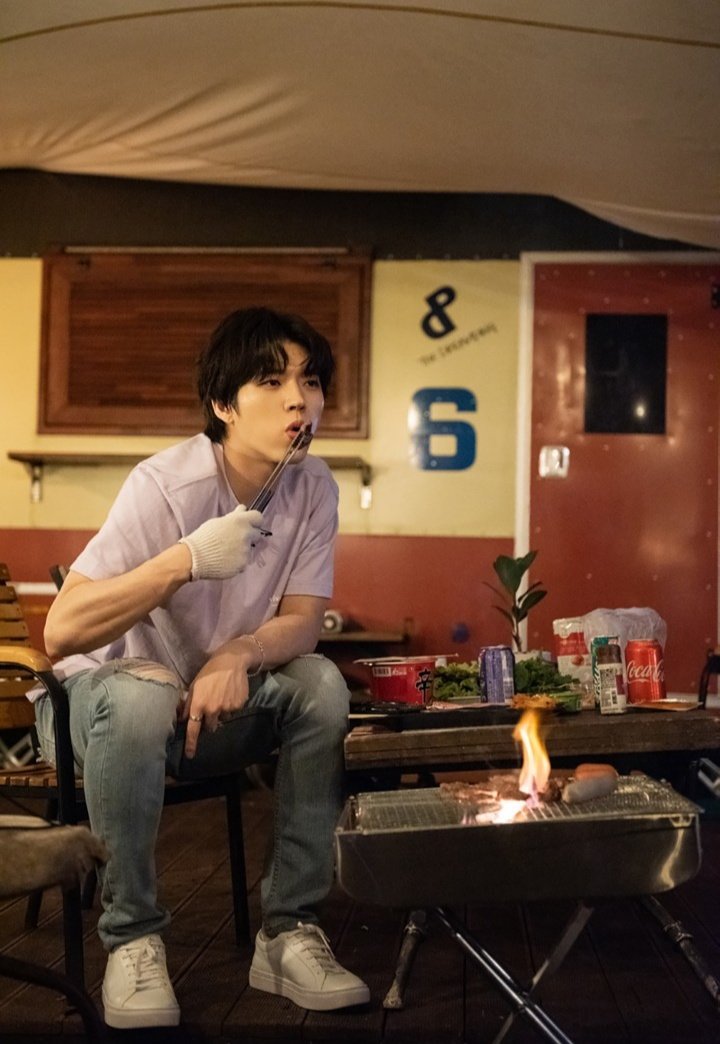 nwh91forever's tweet photo. Are you grilling something right now woohyunnie... Aaiiggoo I can't believe it's your birthday already in... 1 hour 48 minutes and 2sec 🥺😍
#우리의_따뜻한봄_우현아_생일축하해
#Happy30thWooHyunDay #남우현
#나무 . . 🌞woohyunnie bogoshipo 
#인피니트 x #인스피릿
#kingoffanservice https://t.co/Yt9HcmPsUq