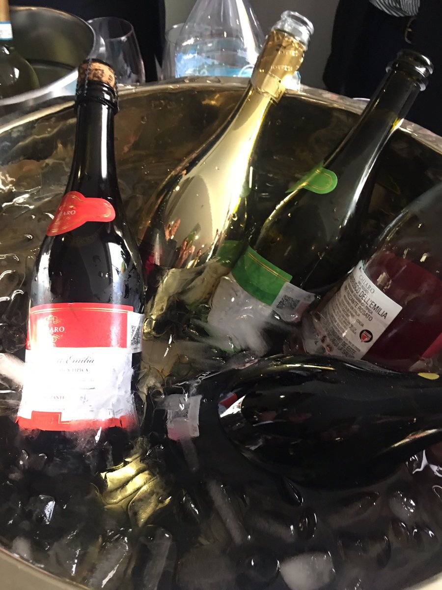 amor_tinto's tweet photo. Algunos de los excelentes vinos italianos que probamos ayer en Simply Italian Great Wines #winelover #Italia #ItalianWines #cheers #Italy #SimplyItalian https://t.co/7pMc6jOKFd