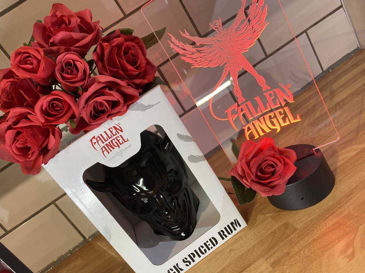 Spiced Rum? Great gift for that special person in your life 💝.                                 #valentines #February #rum #gin #vodka #gifts #FridayThoughts #miniatures