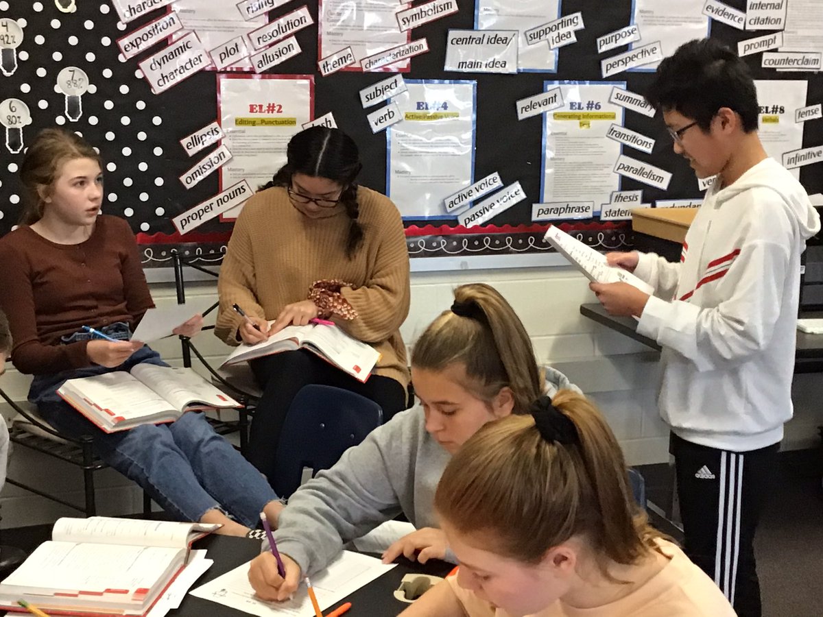 Msn8Red's tweet photo. Student skill leaders...teaching in station rotations. #red230 https://t.co/JtkQVwhlQ1