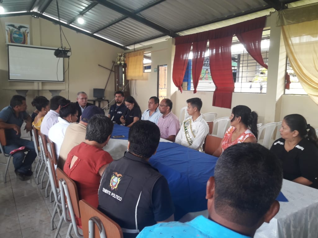 EdgarCuevaV's tweet photo. MSc.@EdgarCuevaV director de #Distrito23D02 de educación #SantoDomingo, fue parte de la #ReuniónDeTrabajo, con representantes de @gobertsachila y líderes de la Parroquia #SanJacintoDelBua. Para conocer las necesidades y buscar de manera articulada la solución a sus requerimientos https://t.co/rGChFM4IU2
