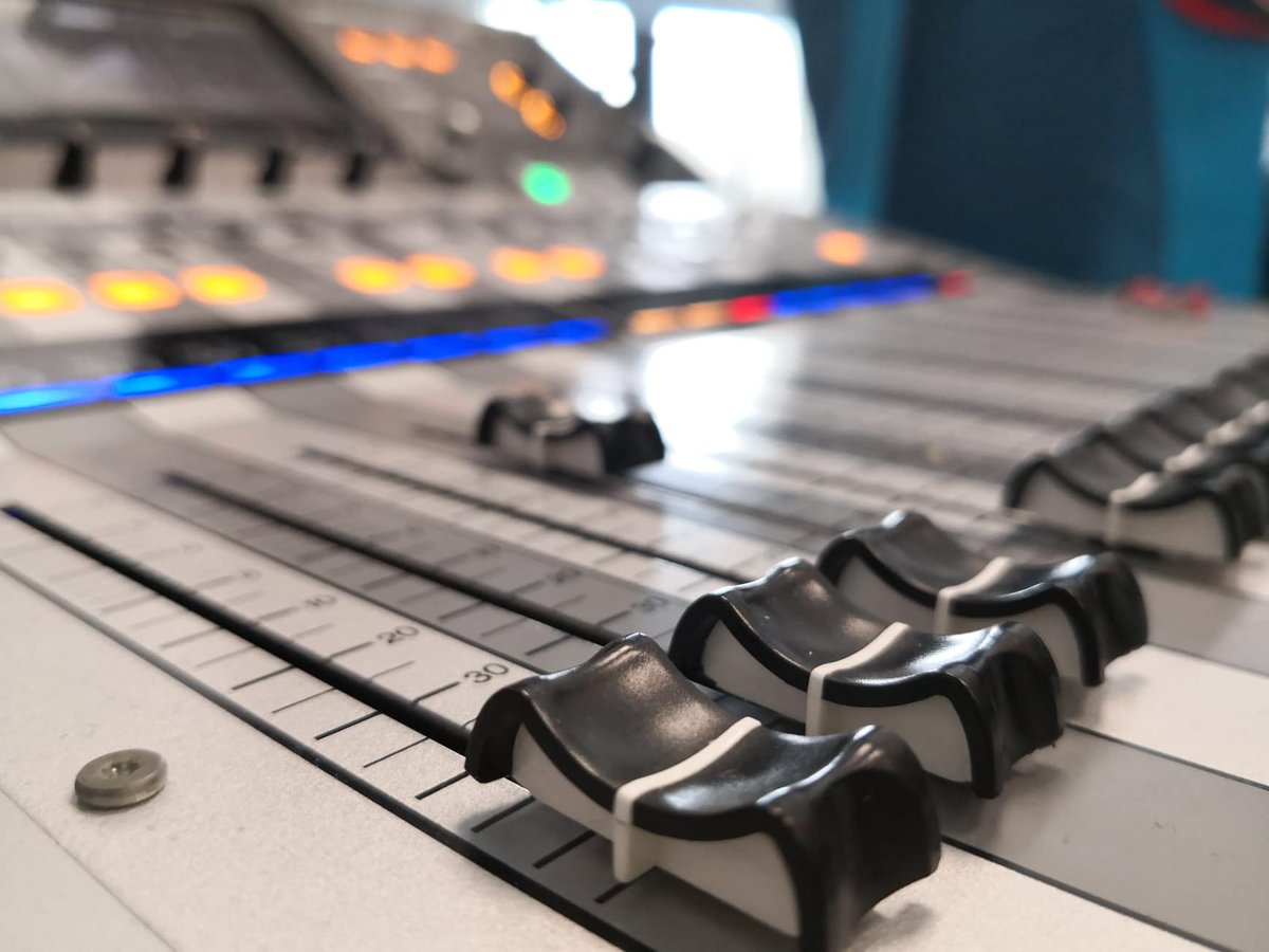 AlrasAPunt's tweet photo. 📻 En #ThoHasPerdut repassem els millors moments de 
@territoriAPunt, @ProxParadaAPunt, @AlrasAPunt i @PodriemMillor amb @SusaCalafat i @Arnaubenlloch en la ràdio d’@apunt_media.

🌐 https://t.co/Smb7zqrFS3
⏱️ 18:30 h. https://t.co/mahle3Tdp0