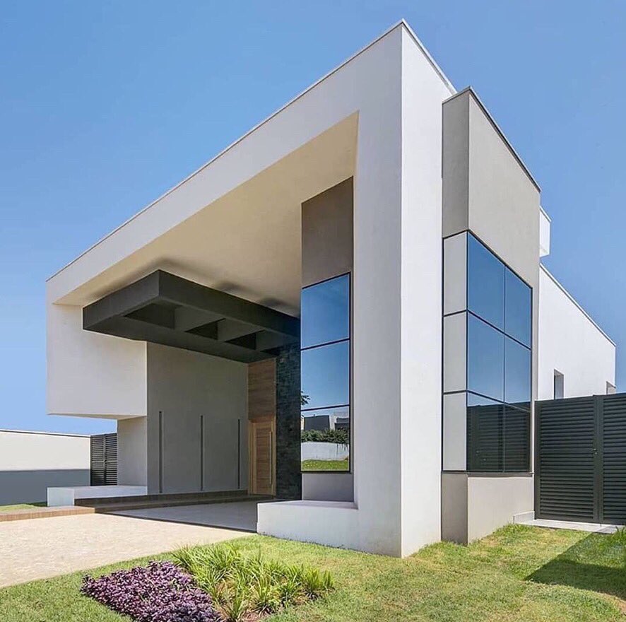 iciwimust's tweet photo. ”For years I’ve traveled the Hamptons &amp; picked up what I consider the best of its architecture: a sloping roof, a jaw-dropping kitchen, a luxurious bath, a unique door placement. Being a real estate broker helps immensely because I know what people want.” https://t.co/abG5hmrBMs