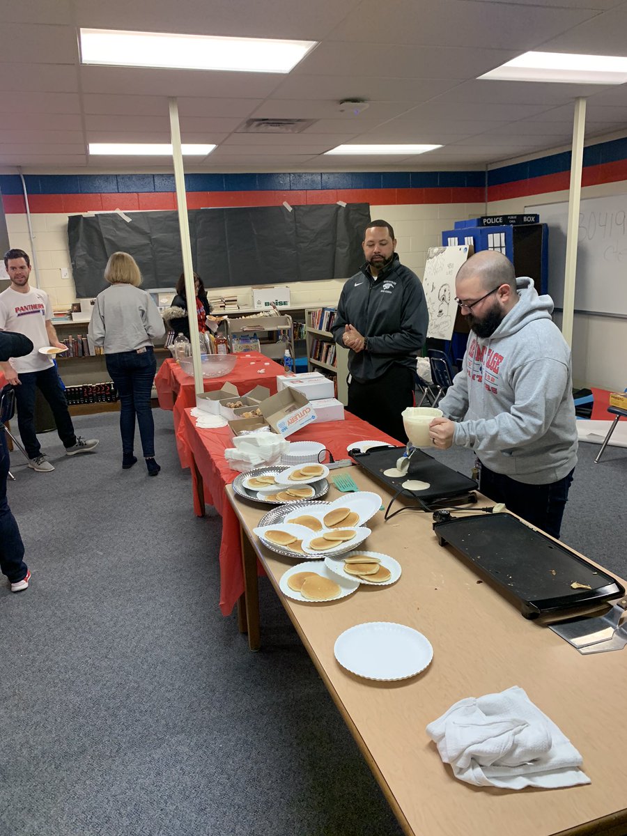 MellardMrs's tweet photo. Hermitage admin cooking breakfast for the staff this morning. #RollPride 🐾 https://t.co/2ZmvIo2qvL