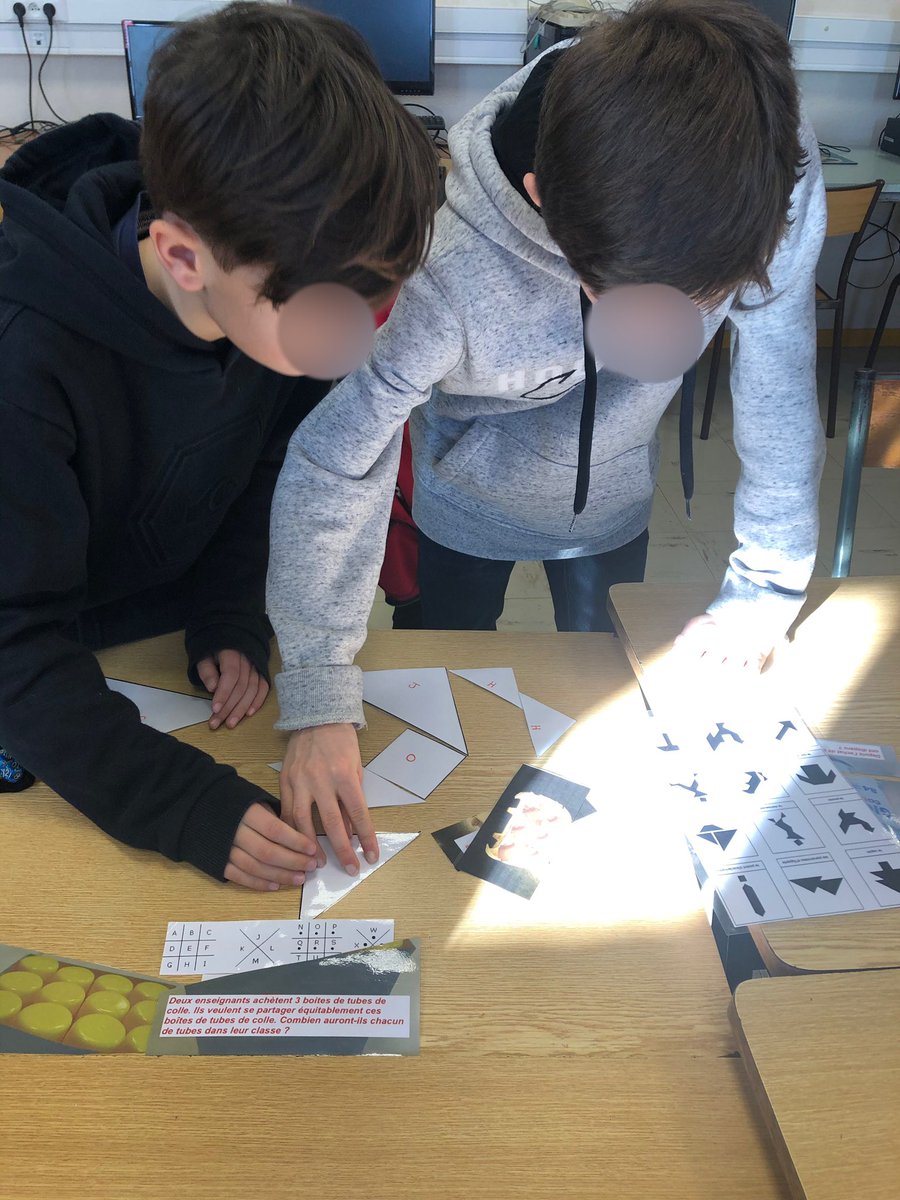 alex301076's tweet photo. #escapegame de @MarilyneLemoine à l’EE du Moulin-à-Vent à #chennevieres avec des CM1-CM2. Réinvestissement des notions apprises en #cycle2, #collaboration, #coopération, résolutions de problèmes. Mission réussie en 55 mn et 53 mn! #CPDNum94 #erun94 https://t.co/0xNVFGBLWs