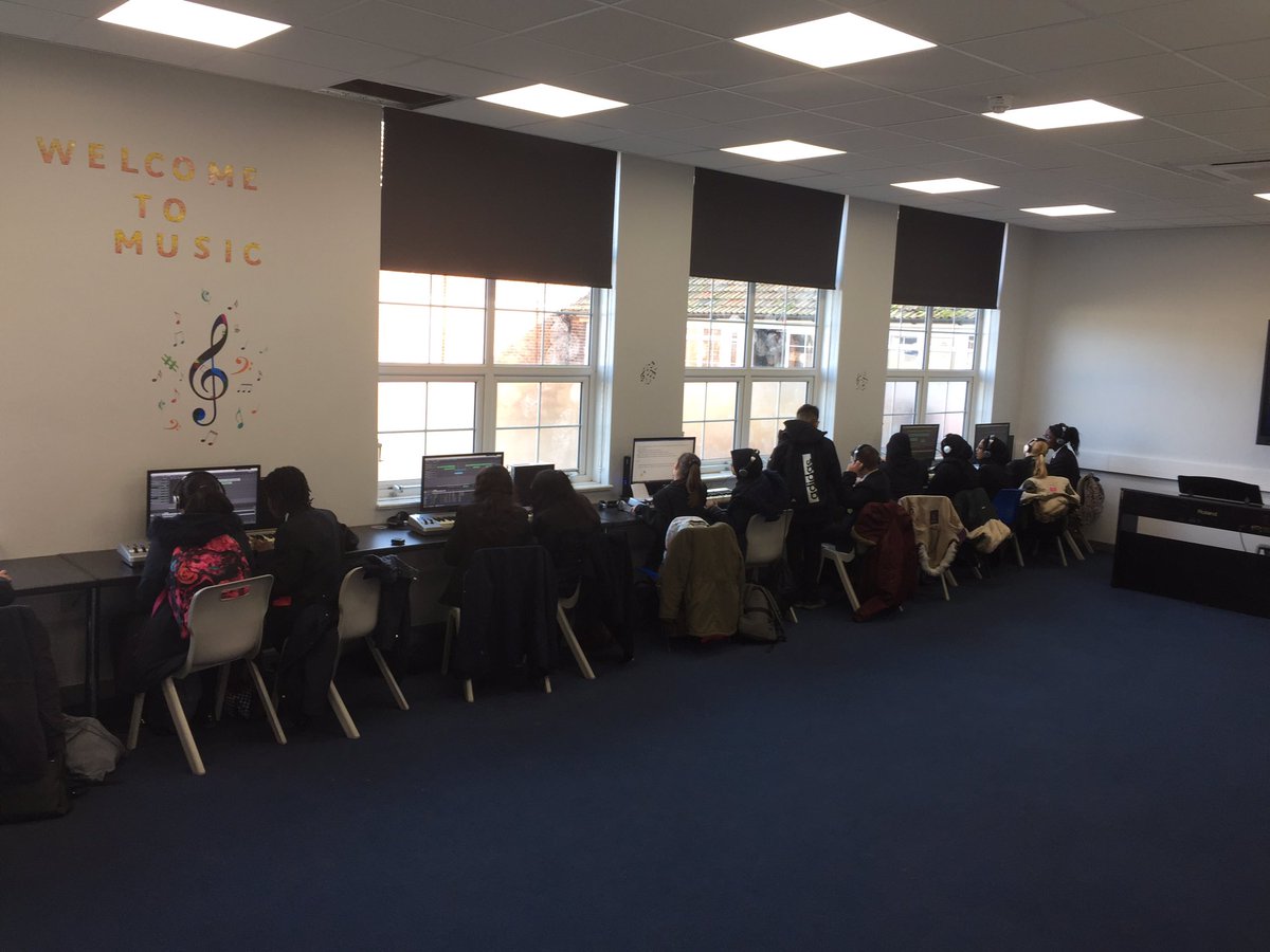 BarkingAbbeyMus's tweet photo. Full house today at lunch at longbridge campus #assessmentweek #musictechnology https://t.co/lHBJxcFRuu