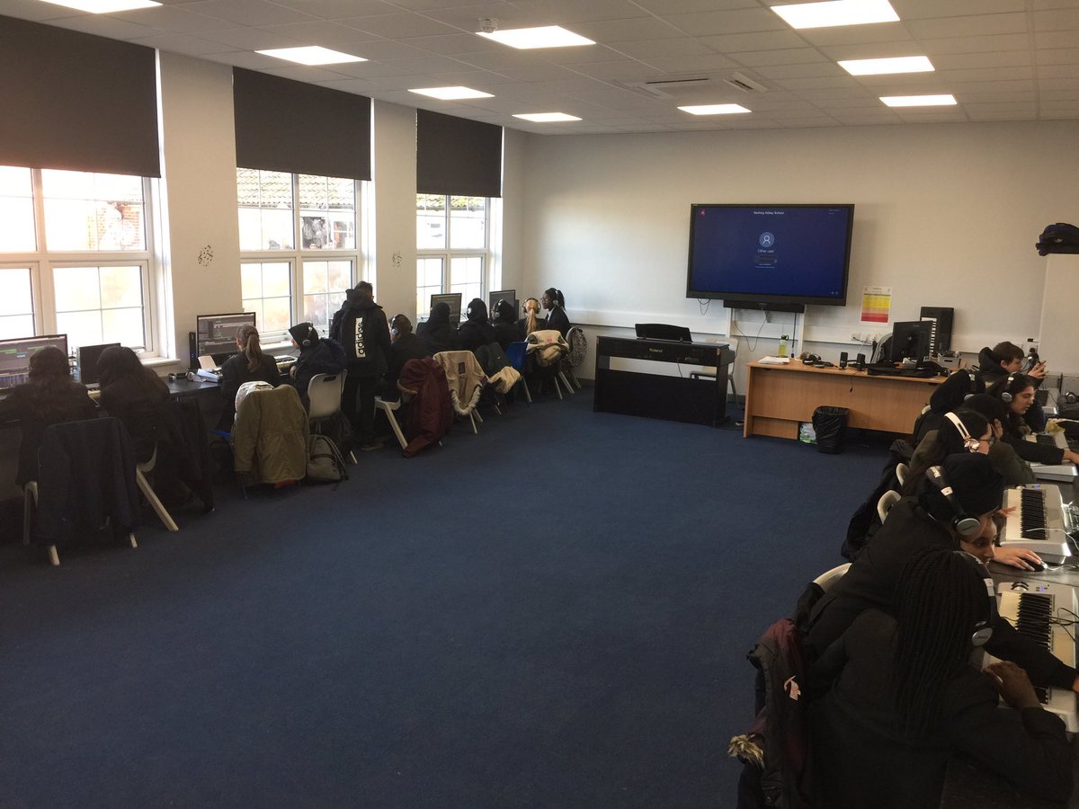 BarkingAbbeyMus's tweet photo. Full house today at lunch at longbridge campus #assessmentweek #musictechnology https://t.co/lHBJxcFRuu