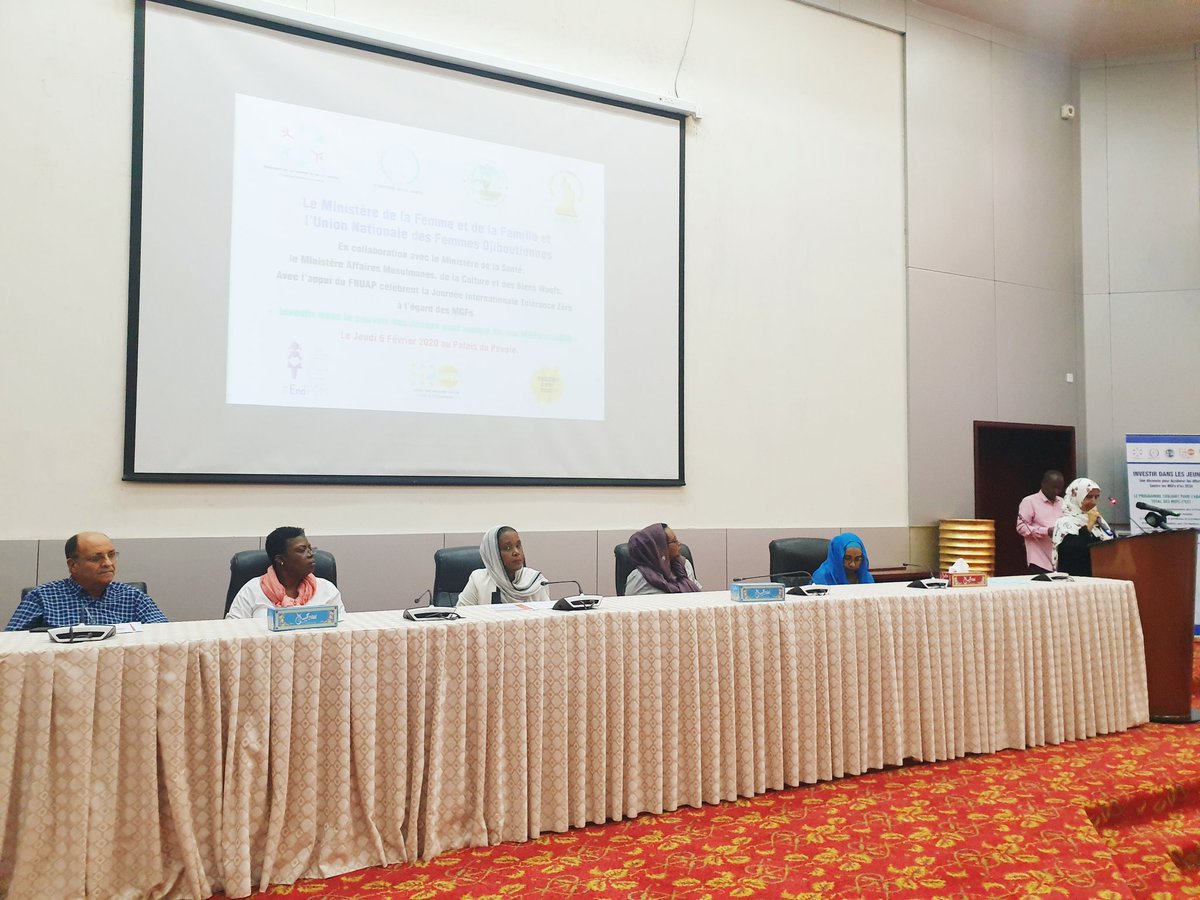 RoukyADj's tweet photo. Some snapshots of the key moments of the intle day of zéro tolérance #FGM. 
Interactive debate between young people and religious leaders. With the participation of senior government officials, religious, medical, community representatives.
#UNFD 
#UNFPA 
#EndFGMNow 
#UNICEF https://t.co/WyahxX9T4D