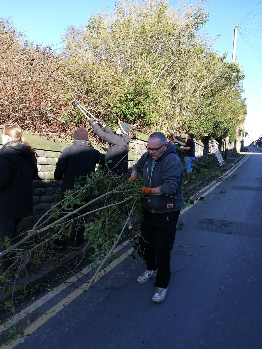 gill_nettleton's tweet photo. Wow- @emmausmossley companion Gary joined volunteers and @RevDavidWarner from @MossleyParish  to cut back the overgrown foliage on Carhill Road. #StrongerTogether #TeamEmmaus #FridayMotivation #church #proud #volunteers  #Solidarity What a good job. https://t.co/Z2uCbcfZuQ