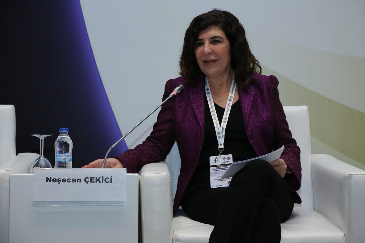 “İkinci Uluslararası Gayrimenkul Geliştirme ve Yönetim Konferansı”na katılan GKL Kurucu Başkanı Av. Pınar Ersin Kollu ve GKL Başkanı Neşecan Çekici katıldıkları oturumda İnşaat ve Gayrimenkul sektöründe kadın çalışanların rolü hakkındaki görüşlerini paylaştılar.