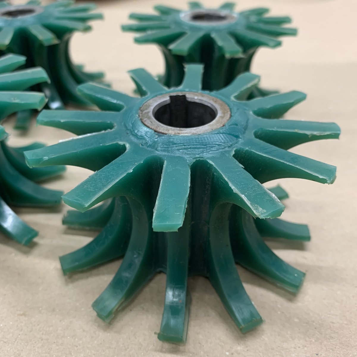KV_Rol's tweet photo. Specialist PU crunching rollers in production at KV Rollers - https://t.co/OHdUTqaIkj KV_Rol  #ukmanufacturing #purollers #mouldedcomponents #rollers #kvrollers #polyurethane #puspecialistrollers #crunchingrollers https://t.co/pE60zWQUiE