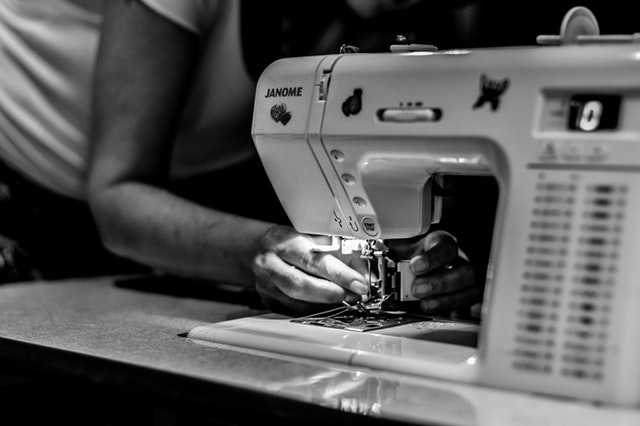 StitchesTailors's tweet photo. We can add embroidery to your garments to make them bespoke and unique to you, and with a great range of colours and fonts to choose from and even better prices, what's stopping you from being the smartest person in town? #embroidery #bespoke #detail #cotton https://t.co/2umo6pj28z