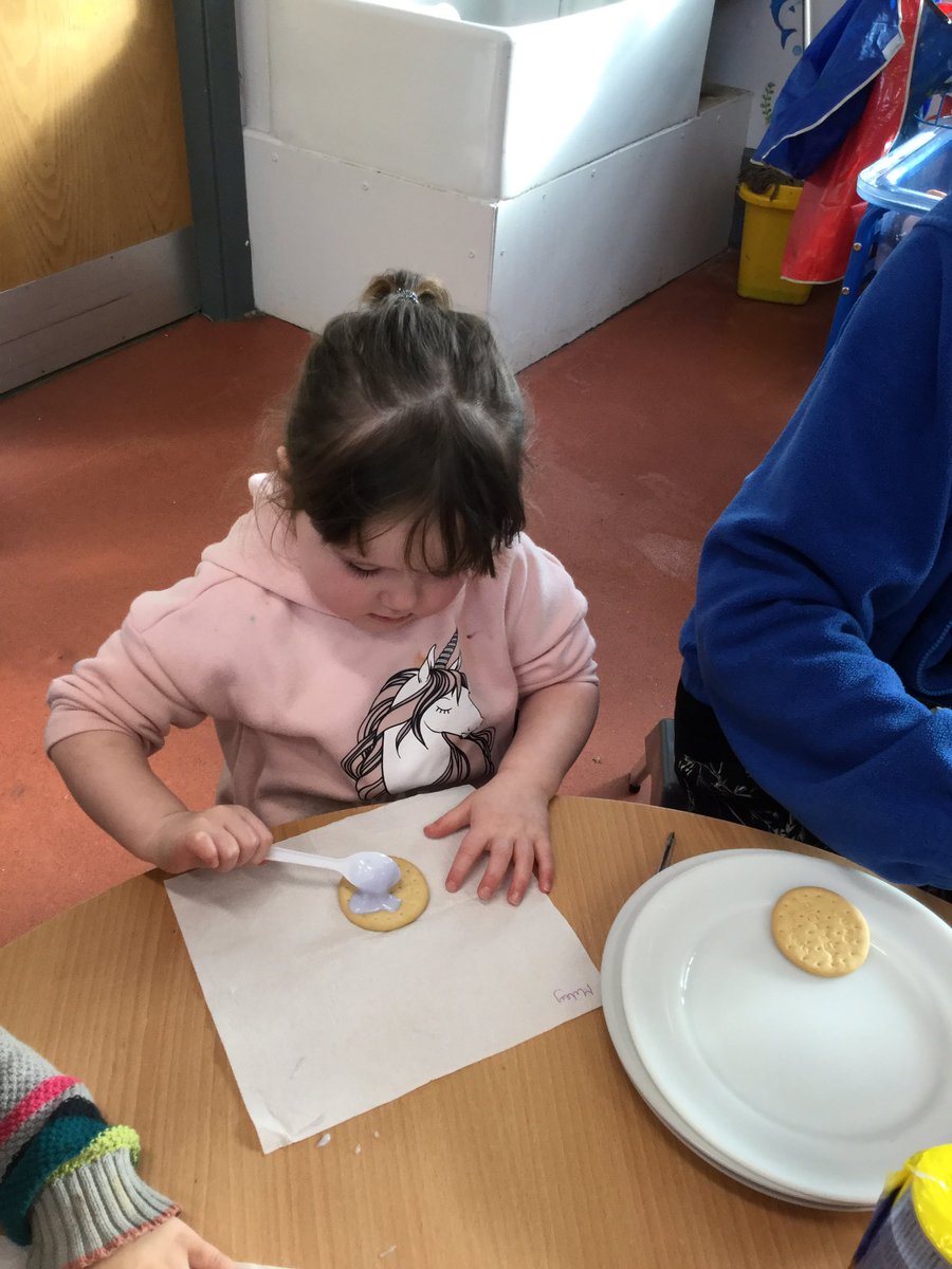wyndhamfs1's tweet photo. We are making ‘number’ biscuits for #NSPCCNumberDay 0️⃣1️⃣2️⃣3️⃣4️⃣5️⃣6️⃣7️⃣8️⃣9️⃣ 🍪🍪🍪 https://t.co/Jbs9YVIaNS